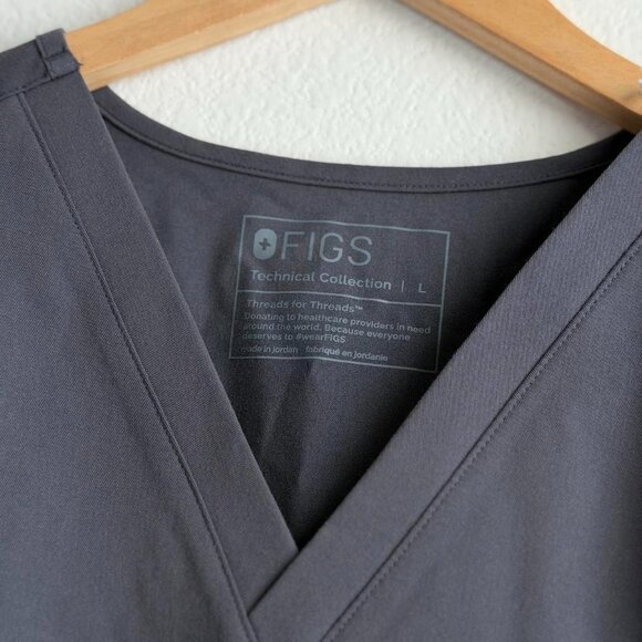 Figs Women's Catarina One Pocket Scrub Top in Charcoal, Size Large - Picture 6 of 8